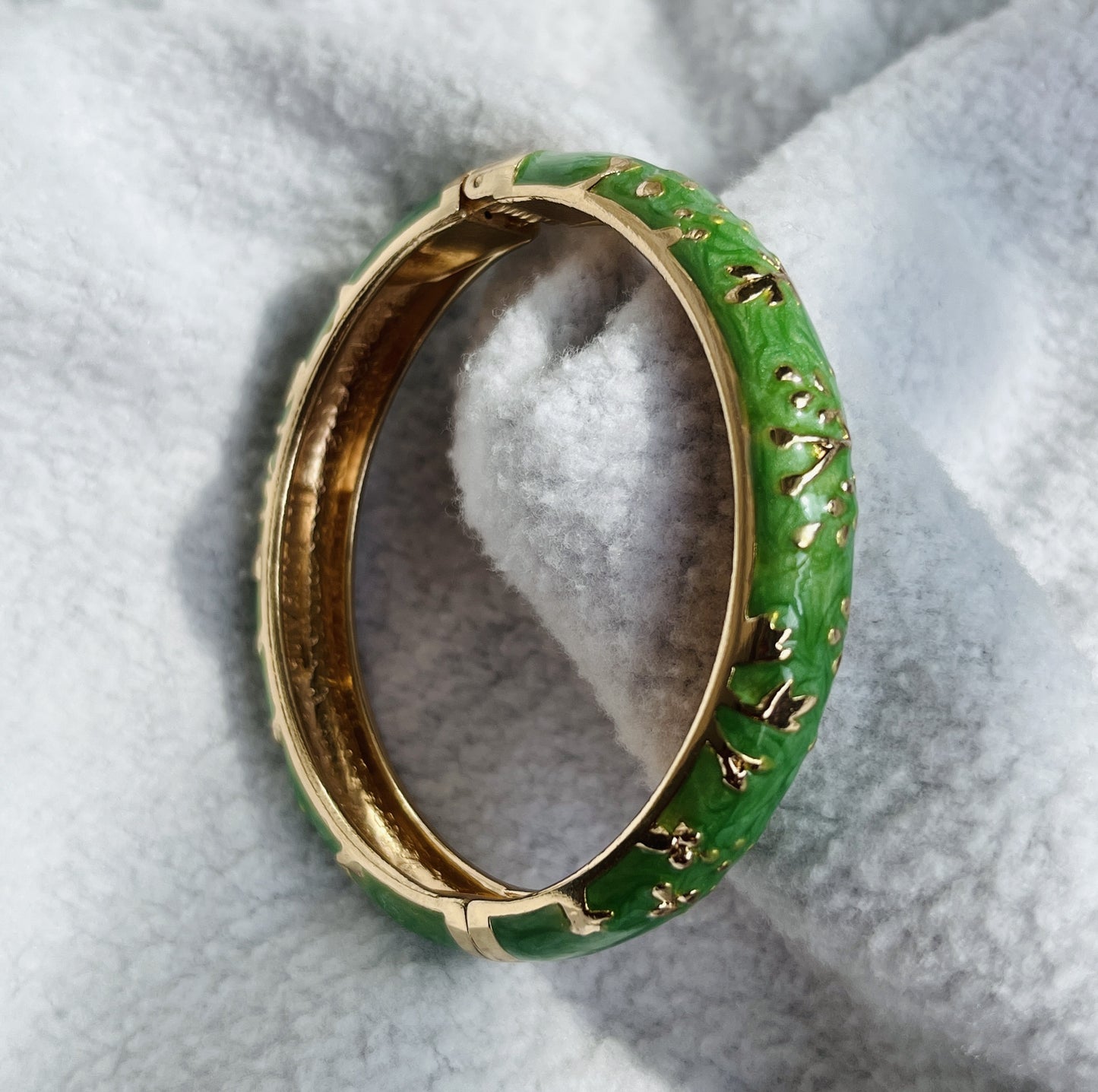 Green Elegant Floral Meenakari Enamel Bangle With Golden Floral Detailing