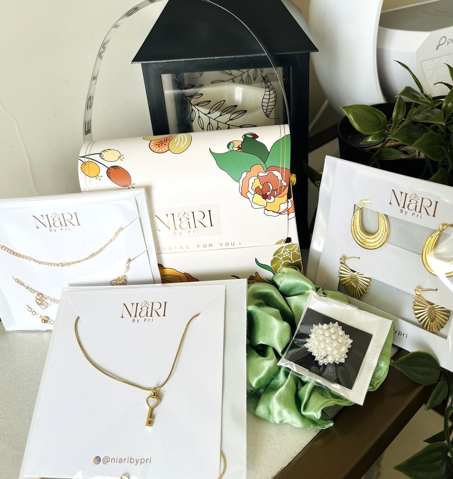 NIARI by Pri Floral Paper Purse Gift Hamper 2