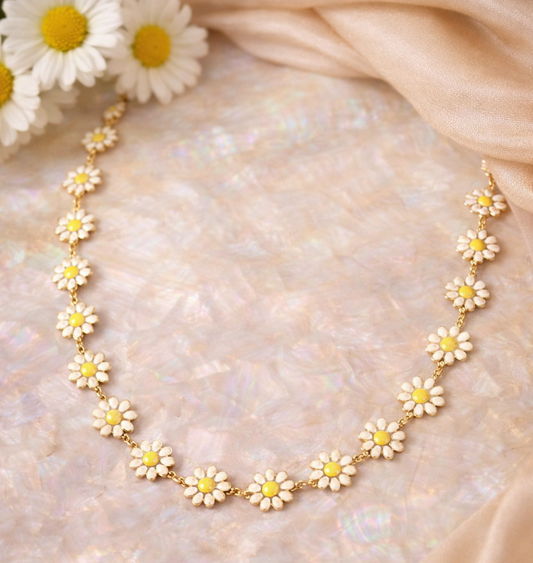 Gold Toned Elegant Daisy Flower Necklace