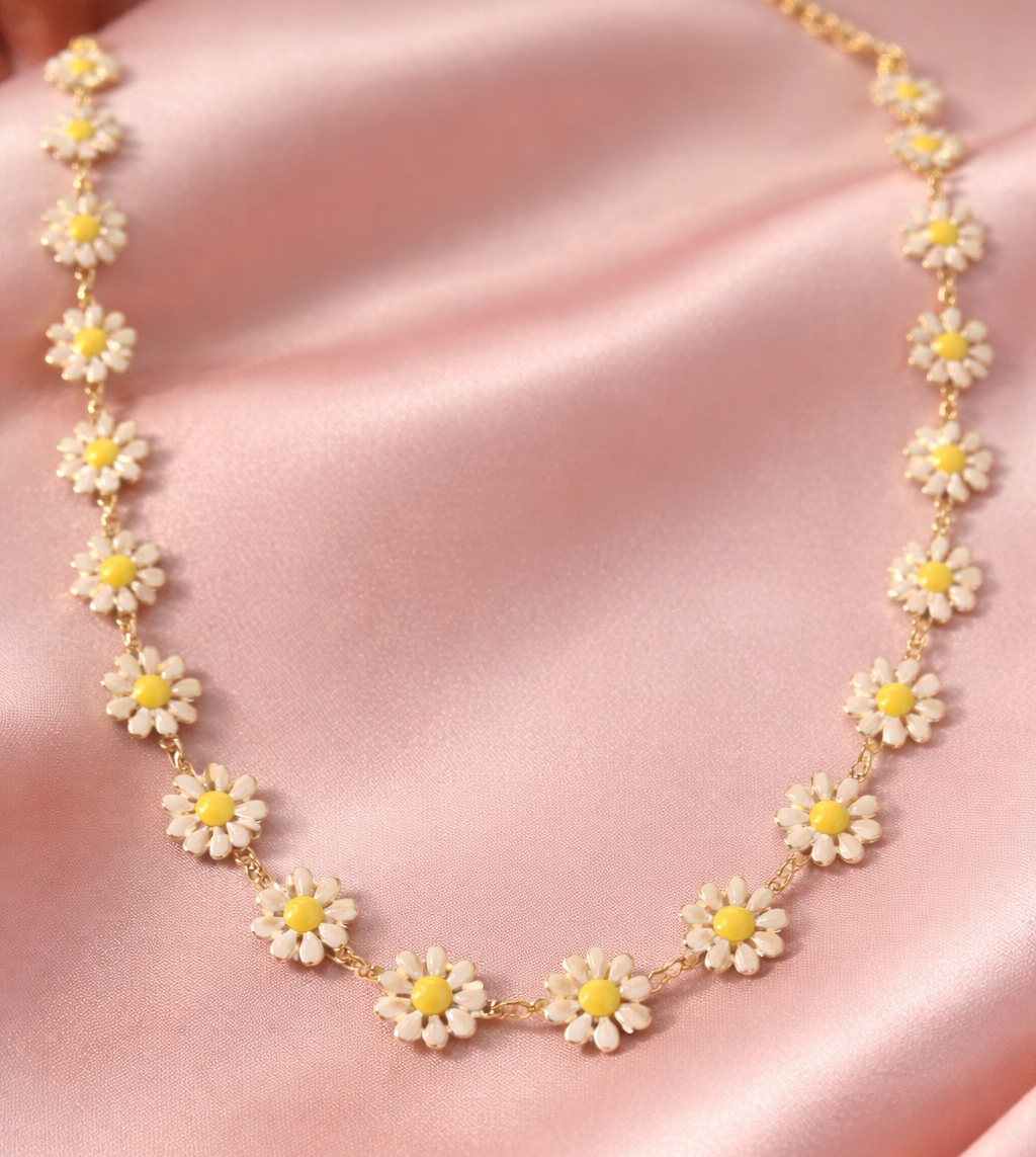 Gold Toned Elegant Daisy Flower Necklace