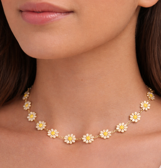 Gold Toned Elegant Daisy Flower Necklace