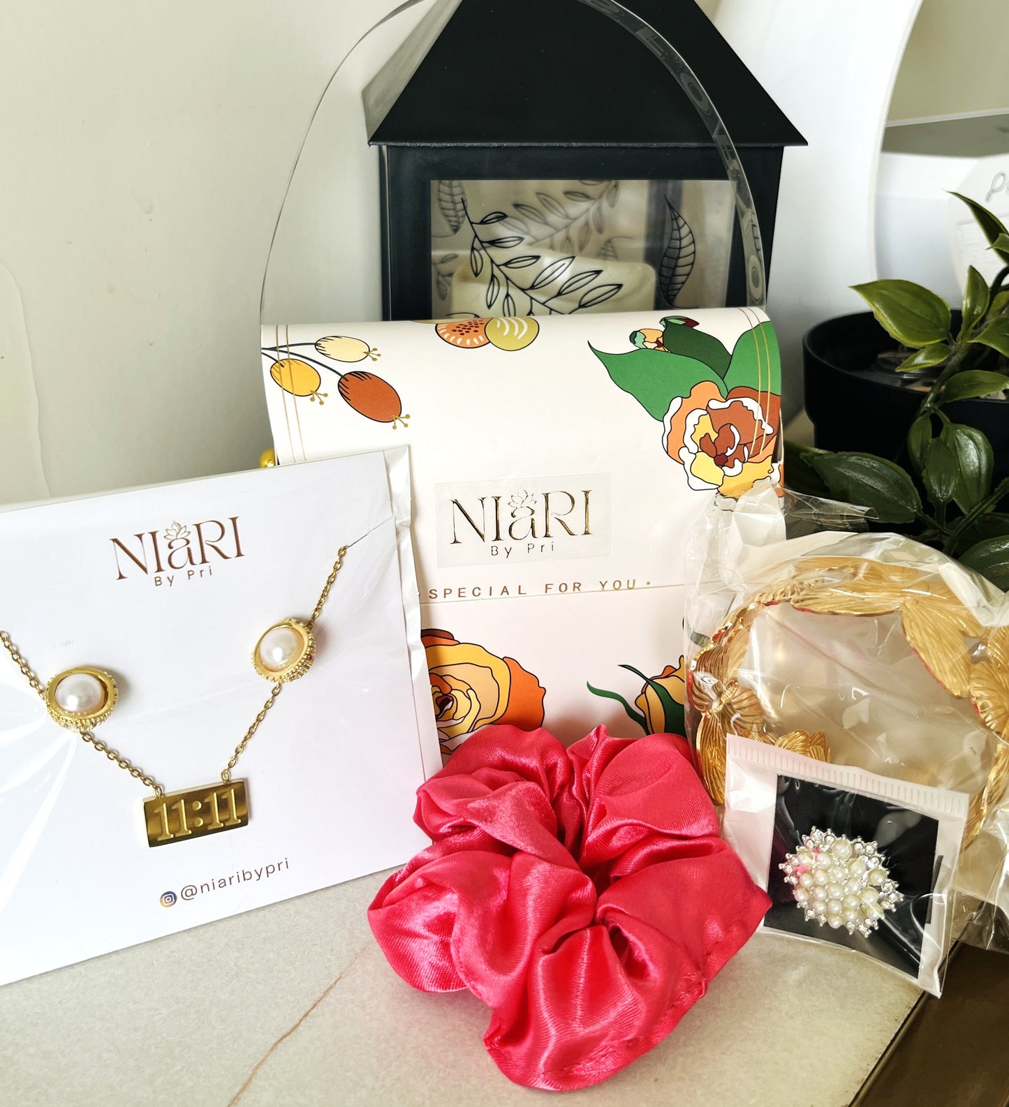 NIARI by Pri Floral Paper Purse Gift Hamper 1